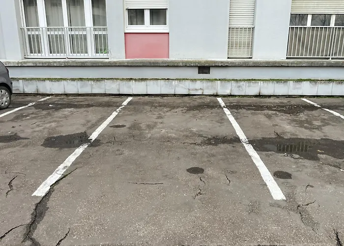 Au Coeur Des Arenes - Parking Prive